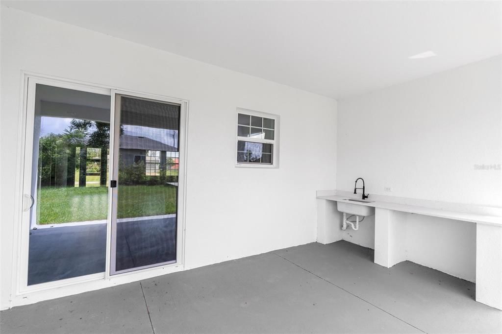 For Sale: $334,900 (4 beds, 2 baths, 2040 Square Feet)