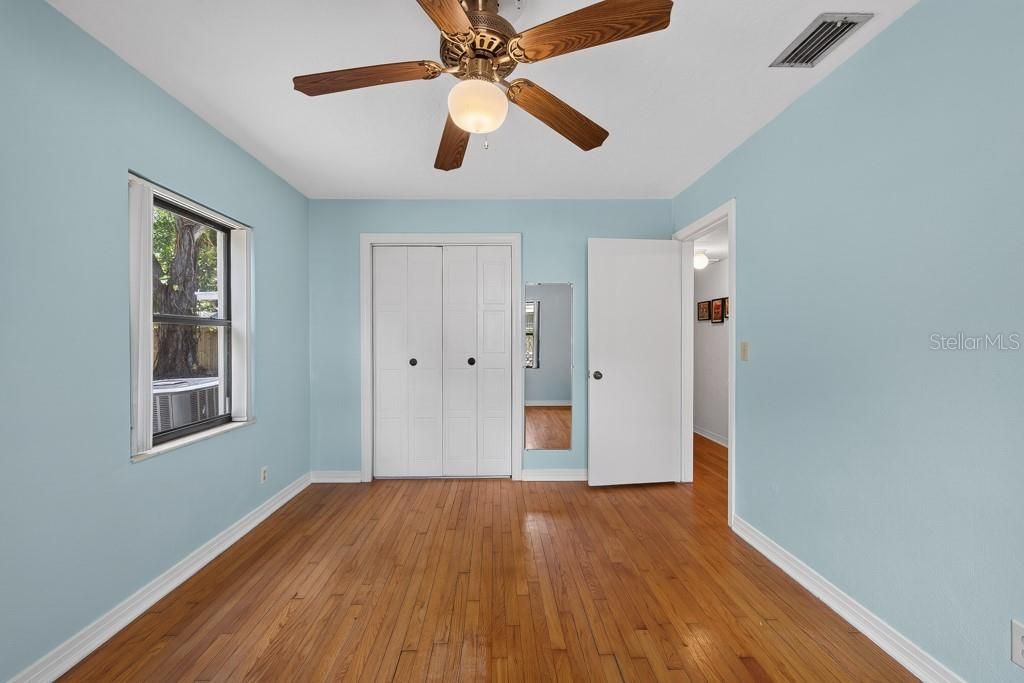 For Sale: $348,000 (2 beds, 1 baths, 925 Square Feet)