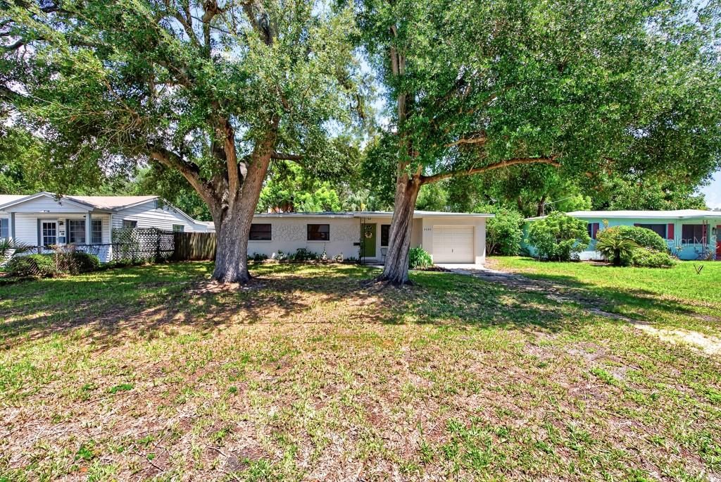 For Sale: $348,000 (2 beds, 1 baths, 925 Square Feet)