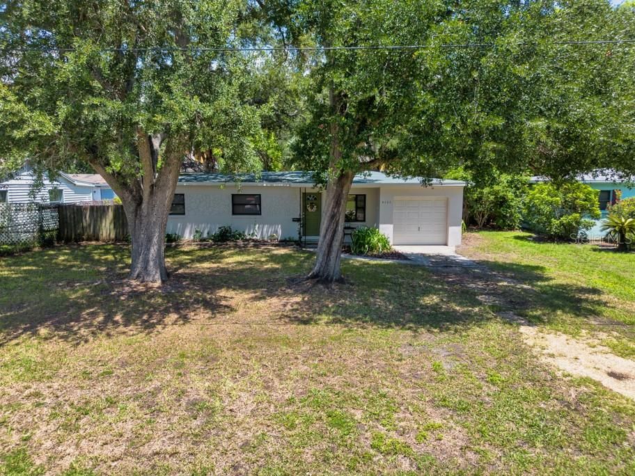 For Sale: $348,000 (2 beds, 1 baths, 925 Square Feet)