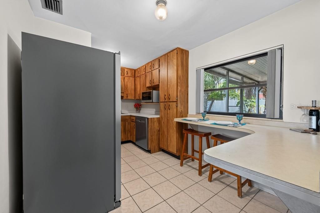 For Sale: $348,000 (2 beds, 1 baths, 925 Square Feet)