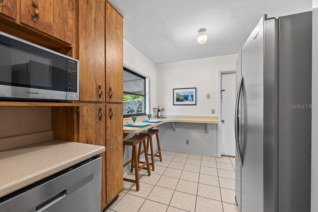 For Sale: $348,000 (2 beds, 1 baths, 925 Square Feet)