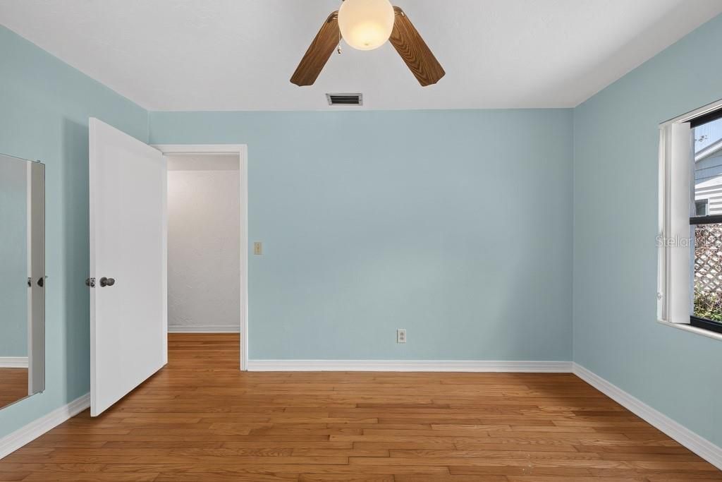 For Sale: $348,000 (2 beds, 1 baths, 925 Square Feet)