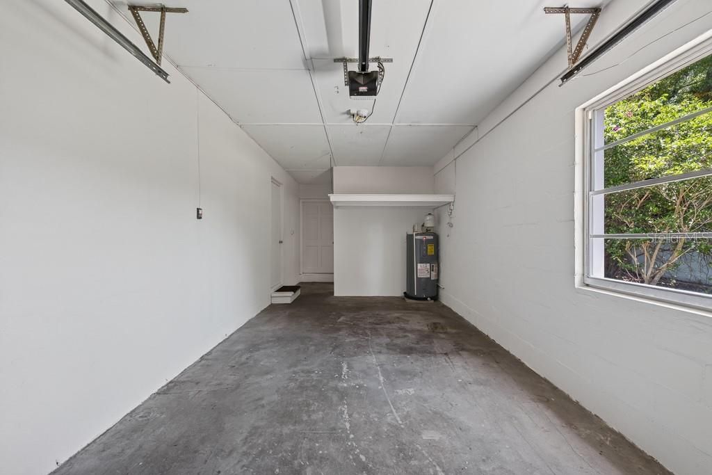 For Sale: $348,000 (2 beds, 1 baths, 925 Square Feet)