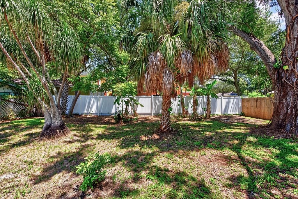 For Sale: $348,000 (2 beds, 1 baths, 925 Square Feet)