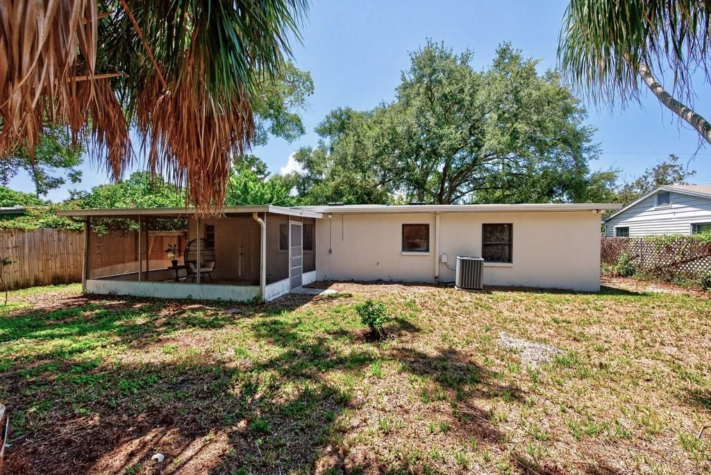 For Sale: $348,000 (2 beds, 1 baths, 925 Square Feet)