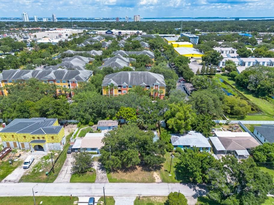For Sale: $348,000 (2 beds, 1 baths, 925 Square Feet)