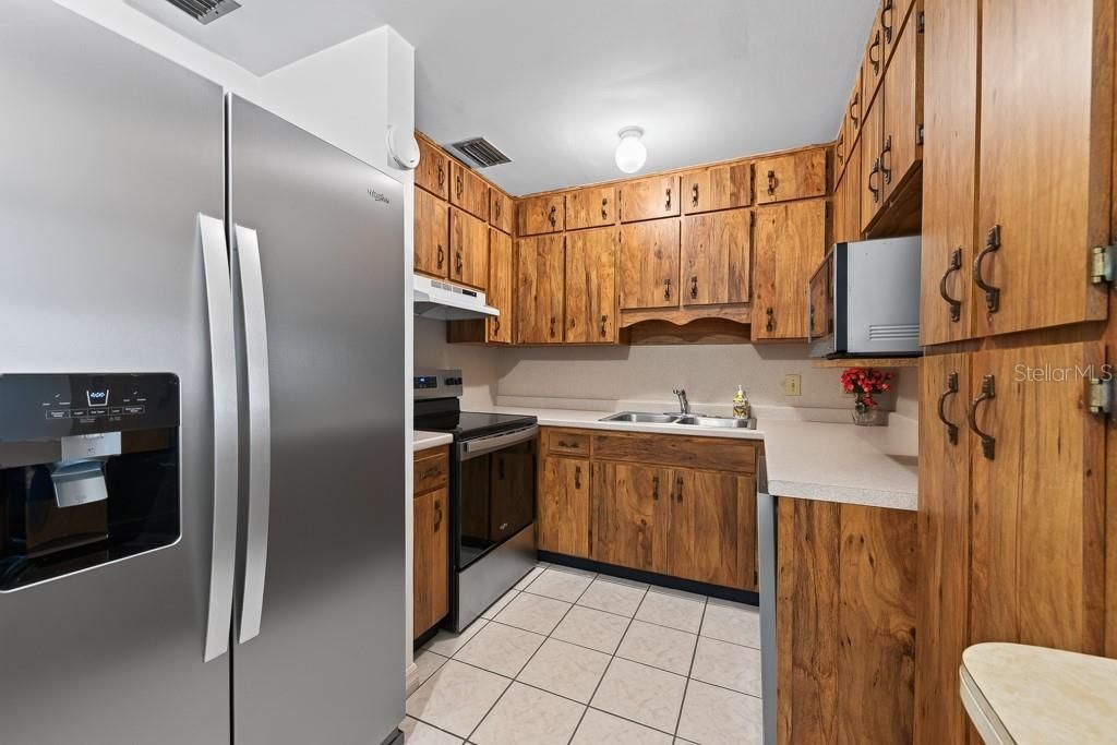 For Sale: $348,000 (2 beds, 1 baths, 925 Square Feet)