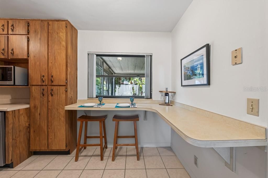 For Sale: $348,000 (2 beds, 1 baths, 925 Square Feet)