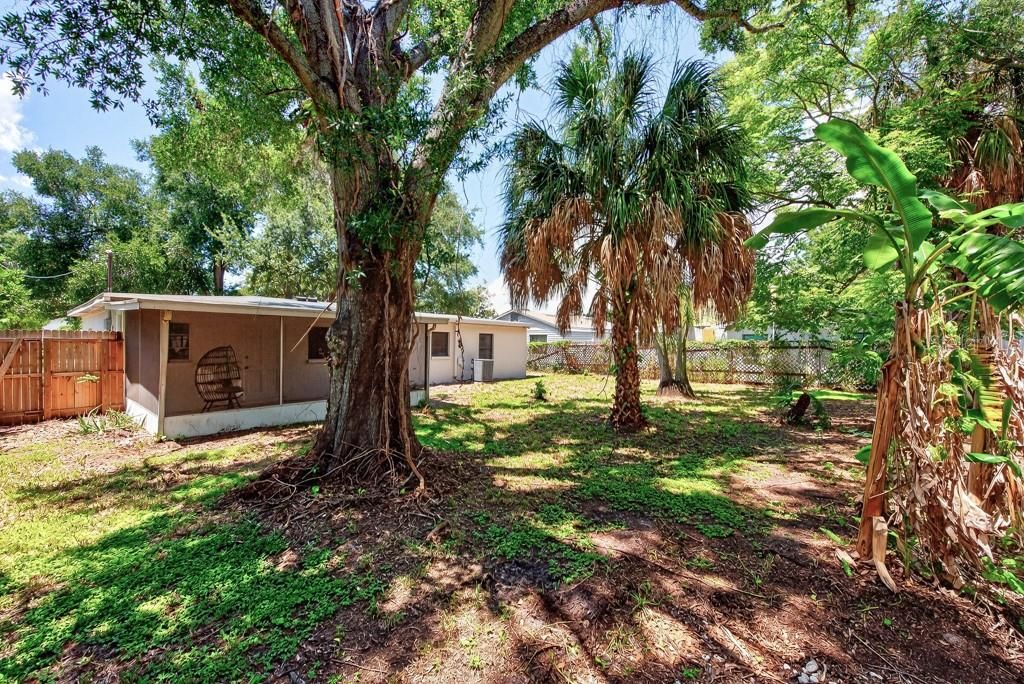 For Sale: $348,000 (2 beds, 1 baths, 925 Square Feet)