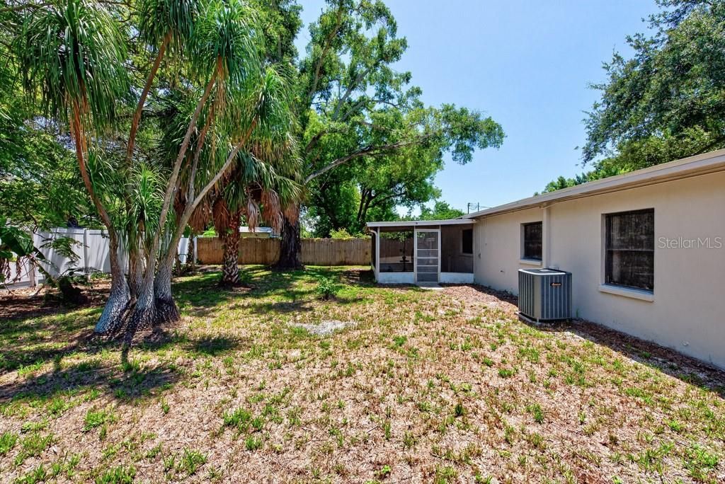 For Sale: $348,000 (2 beds, 1 baths, 925 Square Feet)