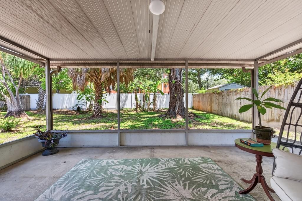 For Sale: $348,000 (2 beds, 1 baths, 925 Square Feet)