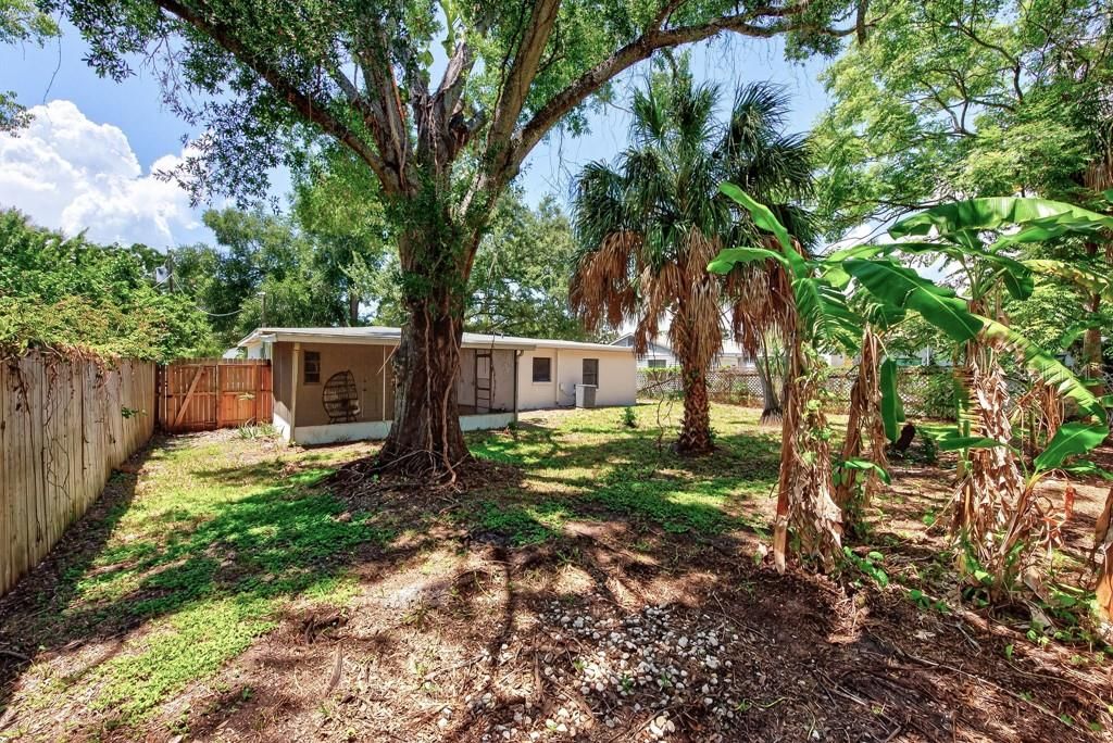 For Sale: $348,000 (2 beds, 1 baths, 925 Square Feet)