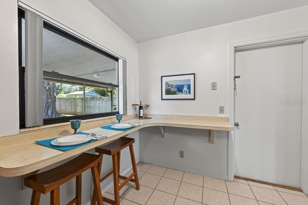 For Sale: $348,000 (2 beds, 1 baths, 925 Square Feet)