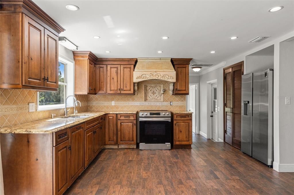 For Sale: $1,050,000 (3 beds, 3 baths, 1661 Square Feet)