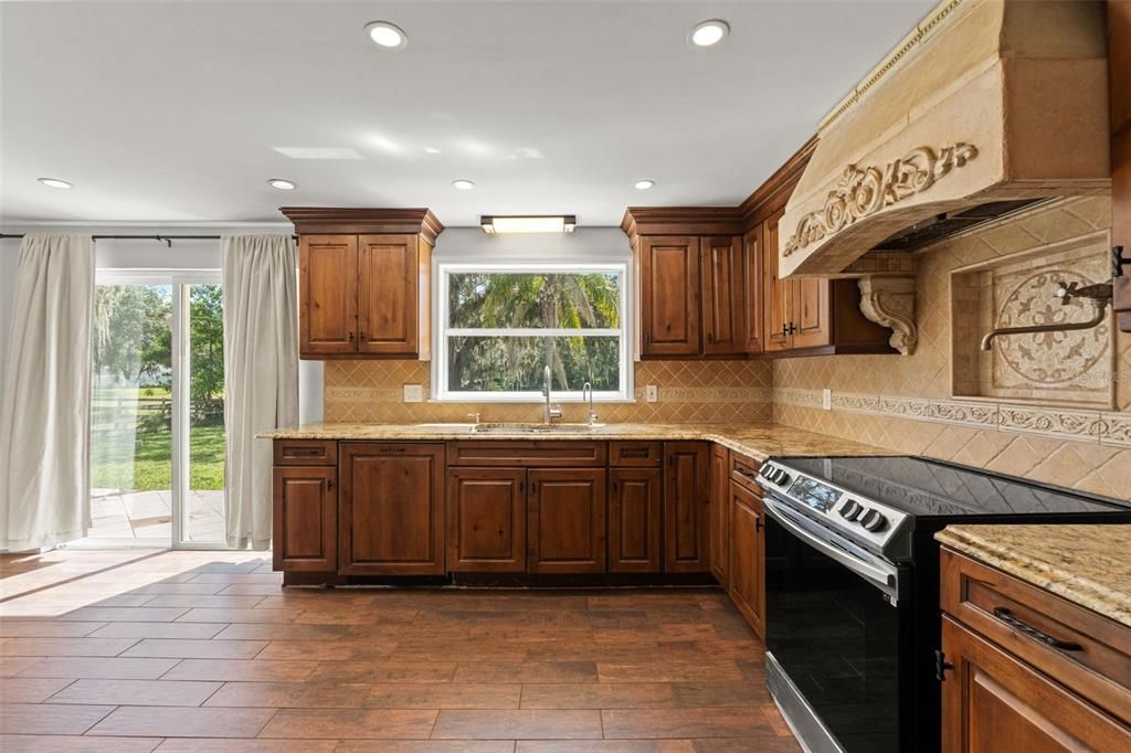 For Sale: $1,050,000 (3 beds, 3 baths, 1661 Square Feet)