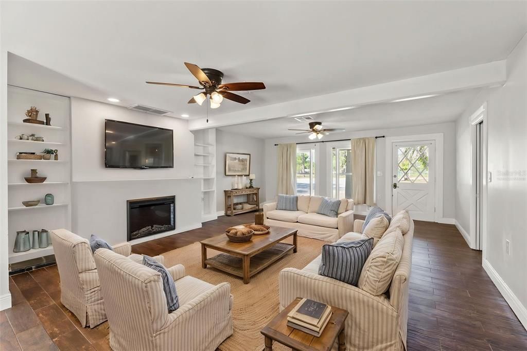 For Sale: $1,050,000 (3 beds, 3 baths, 1661 Square Feet)