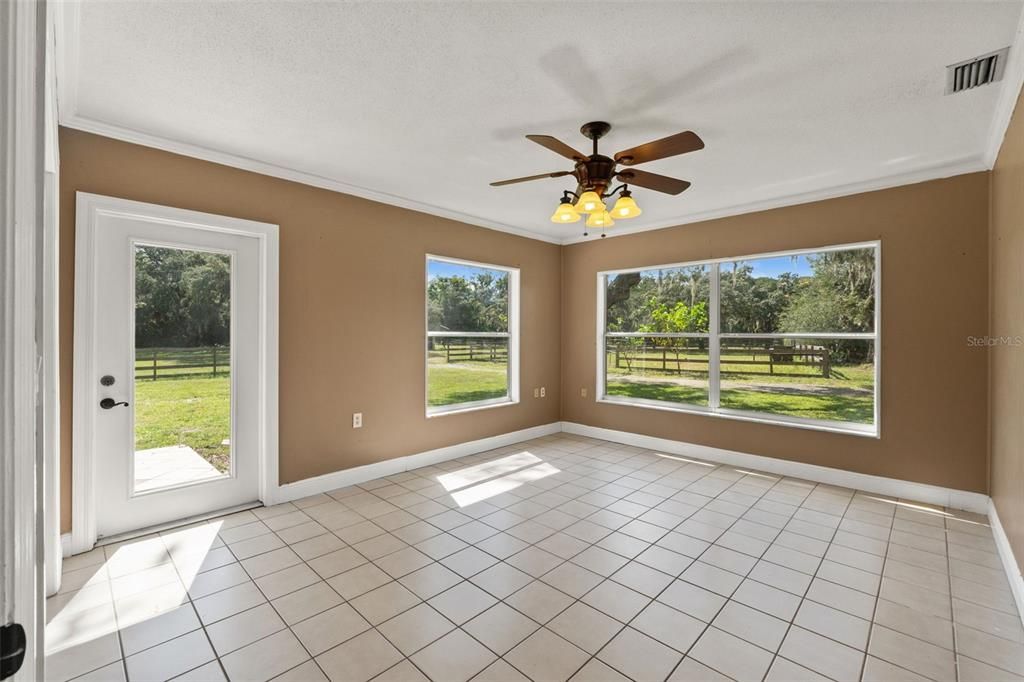 For Sale: $1,050,000 (3 beds, 3 baths, 1661 Square Feet)
