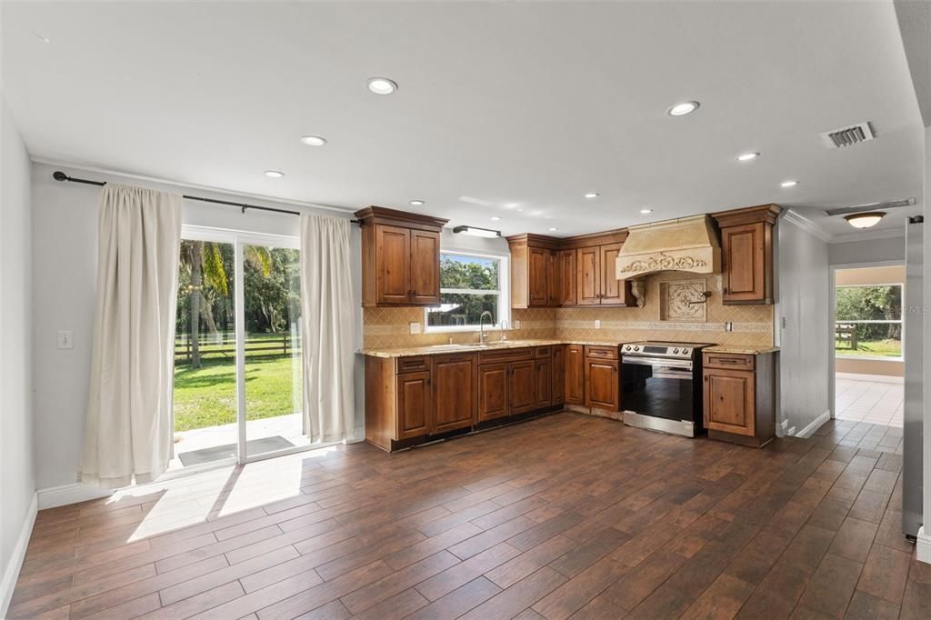 For Sale: $1,050,000 (3 beds, 3 baths, 1661 Square Feet)