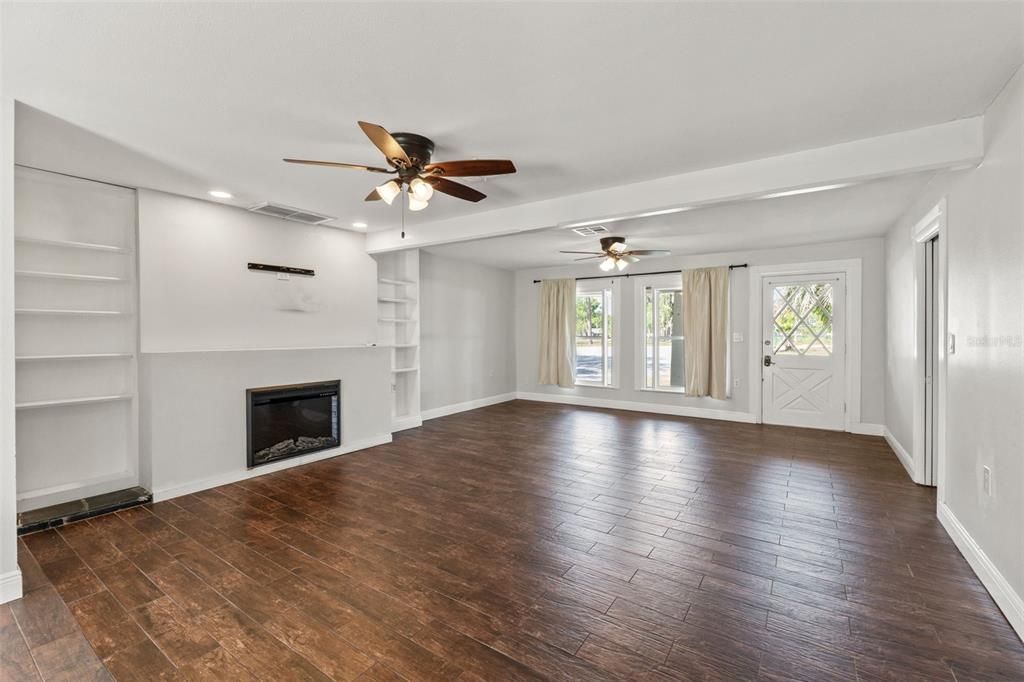 For Sale: $1,050,000 (3 beds, 3 baths, 1661 Square Feet)