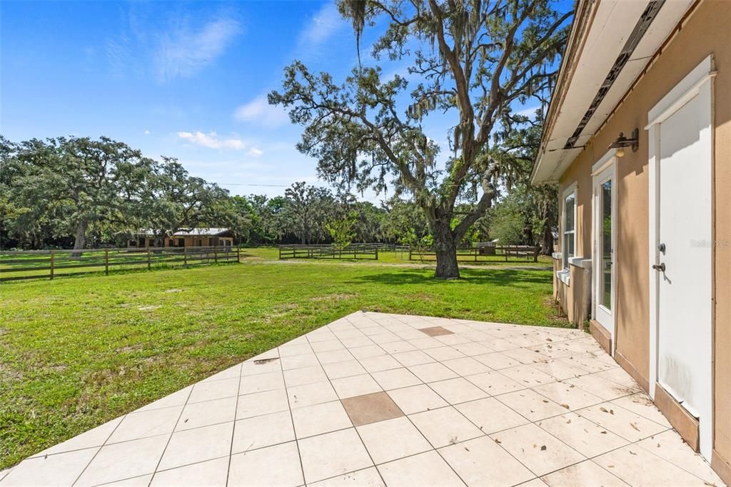 For Sale: $1,050,000 (3 beds, 3 baths, 1661 Square Feet)
