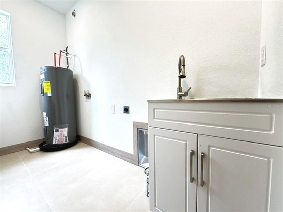For Sale: $405,000 (3 beds, 2 baths, 1768 Square Feet)