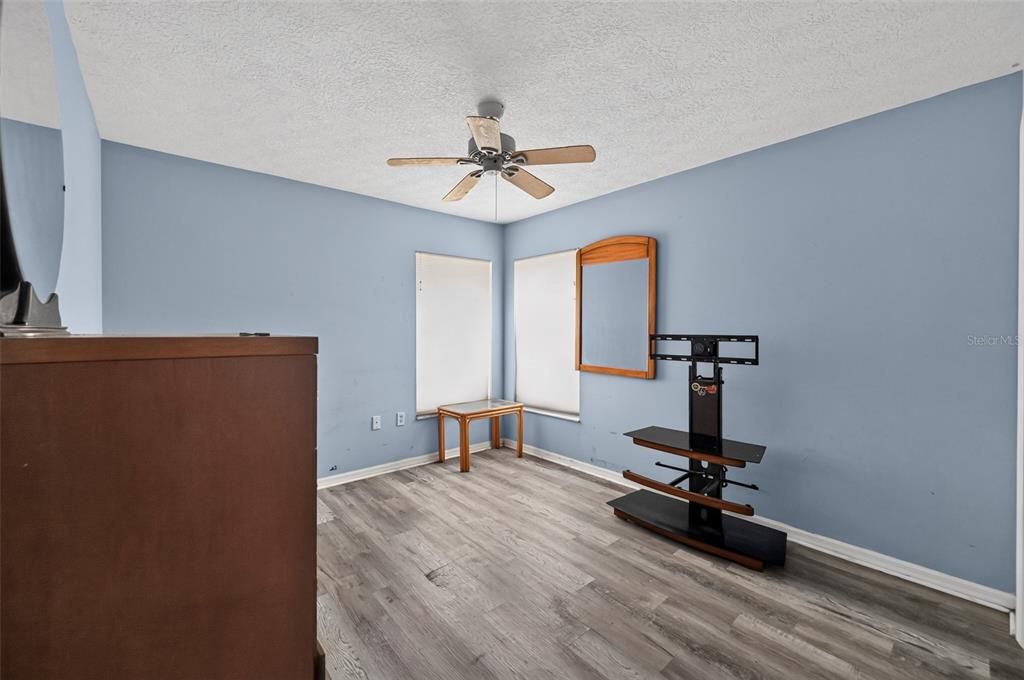 En Venta: $379,000 (3 camas, 2 baños, 2044 Pies cuadrados)