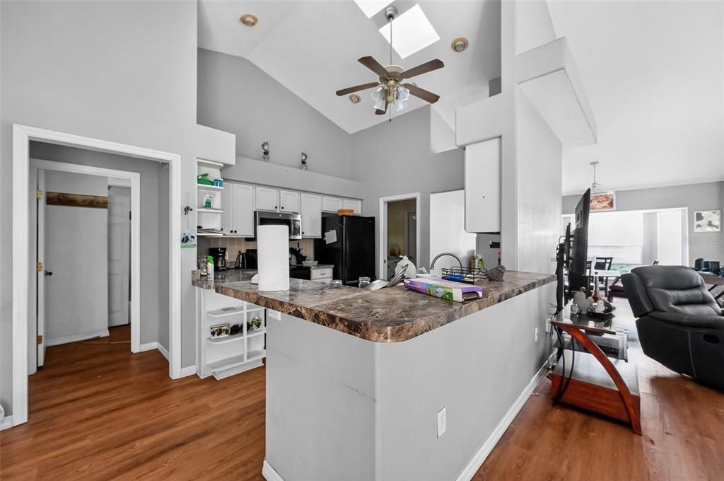 En Venta: $379,000 (3 camas, 2 baños, 2044 Pies cuadrados)