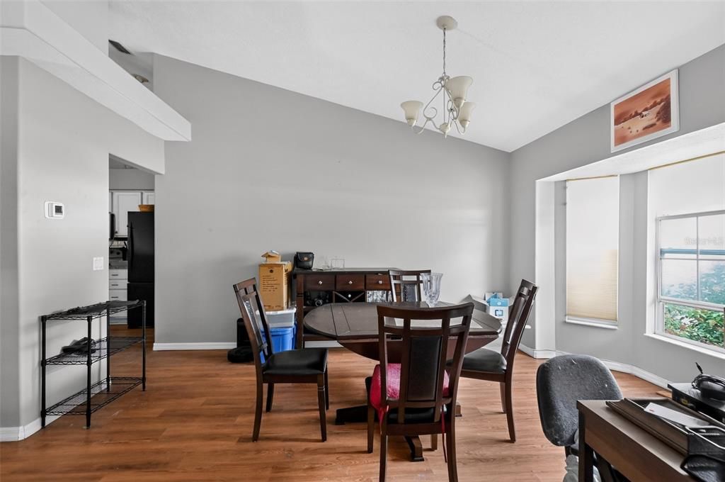 En Venta: $379,000 (3 camas, 2 baños, 2044 Pies cuadrados)