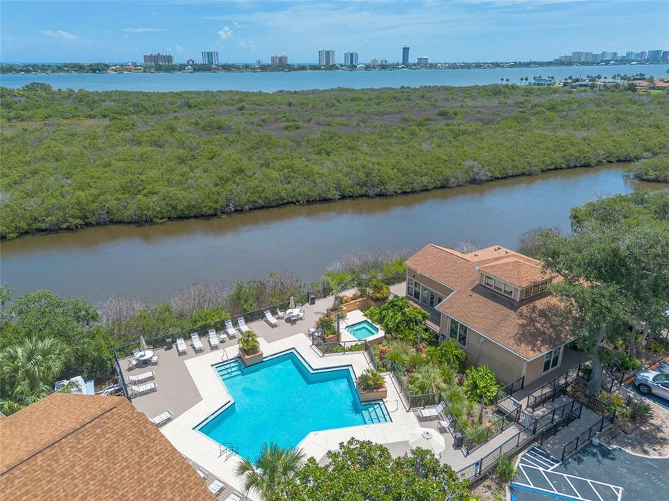 For Sale: $140,999 (2 beds, 2 baths, 1010 Square Feet)
