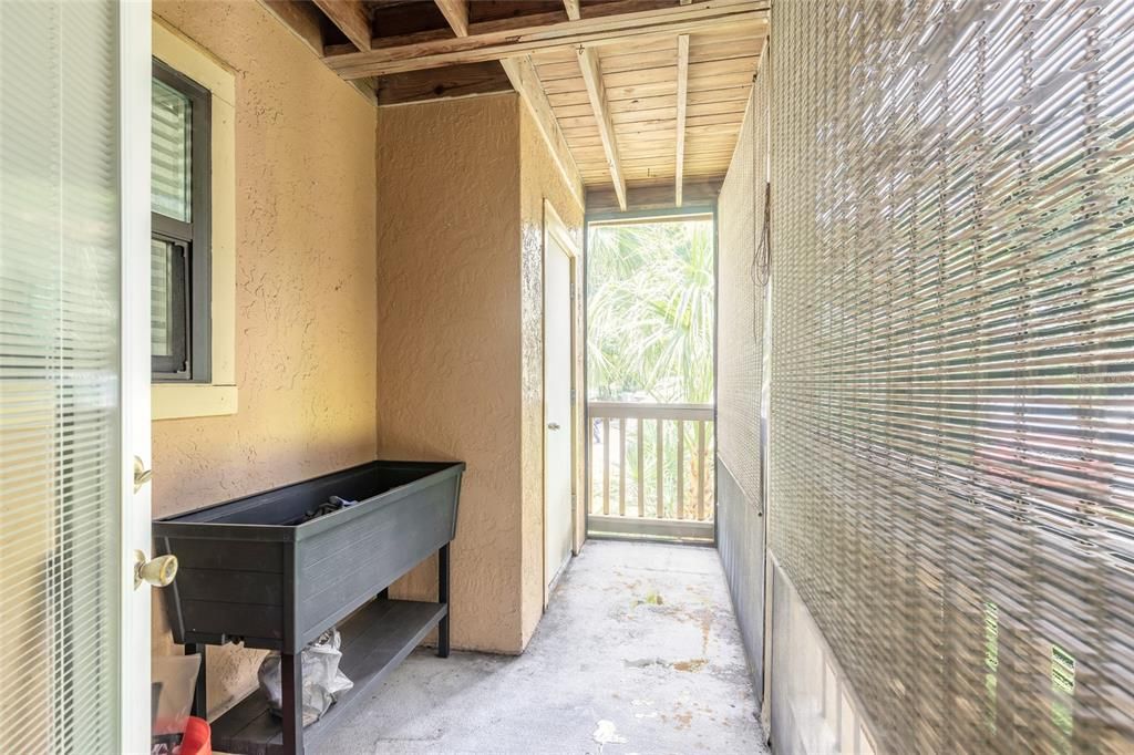 For Sale: $140,999 (2 beds, 2 baths, 1010 Square Feet)