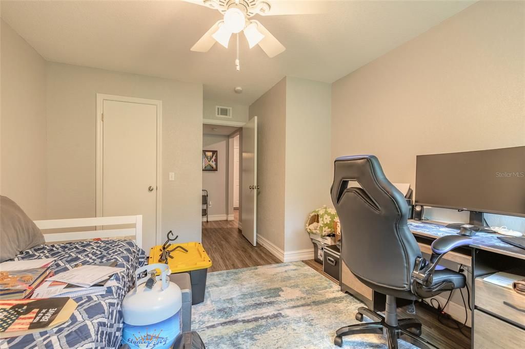 For Sale: $140,999 (2 beds, 2 baths, 1010 Square Feet)
