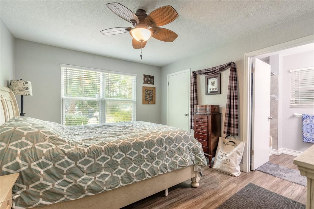 For Sale: $140,999 (2 beds, 2 baths, 1010 Square Feet)
