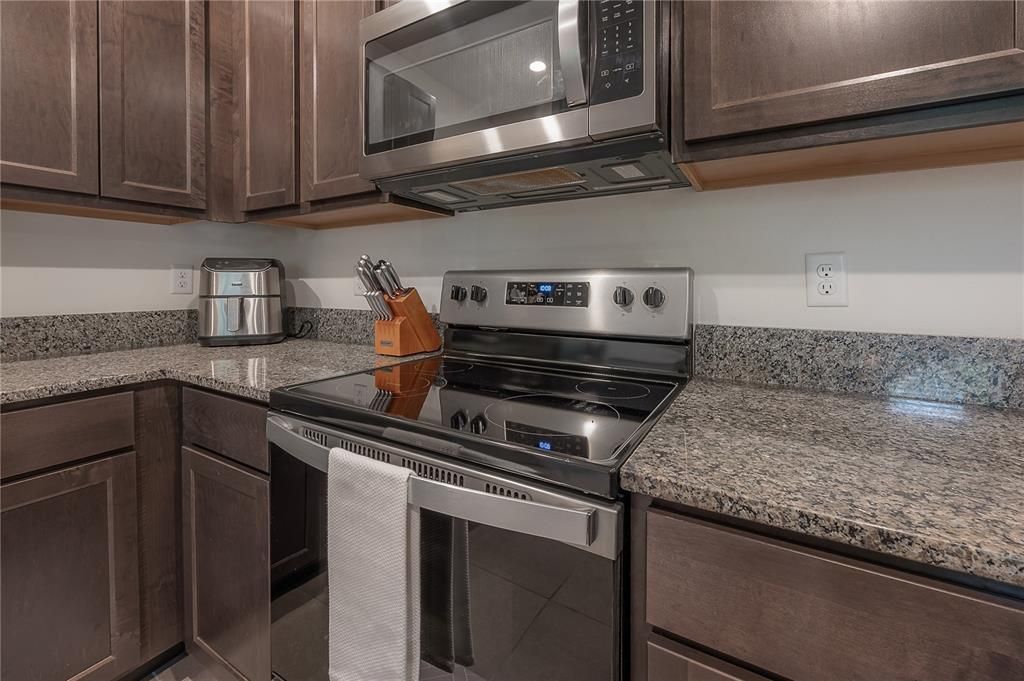 For Sale: $385,000 (3 beds, 2 baths, 1516 Square Feet)
