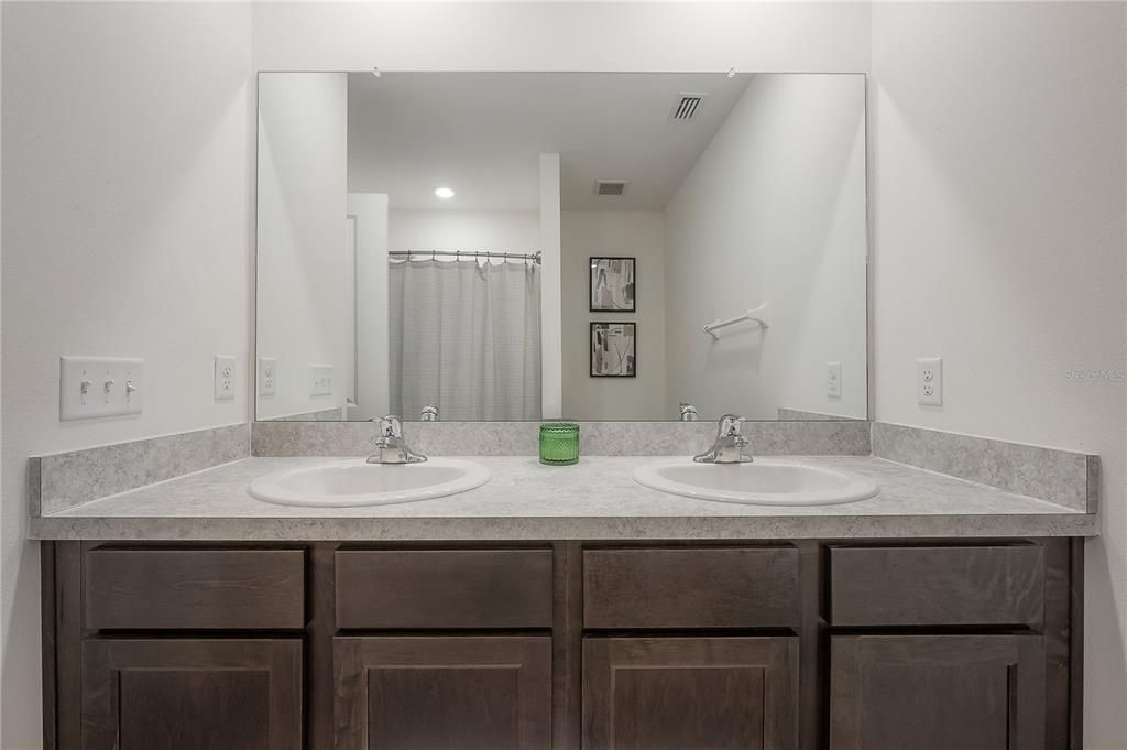 For Sale: $385,000 (3 beds, 2 baths, 1516 Square Feet)