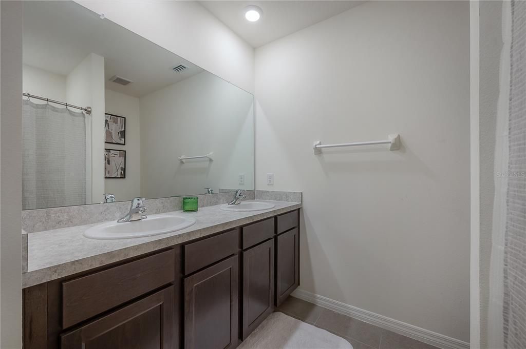 For Sale: $385,000 (3 beds, 2 baths, 1516 Square Feet)