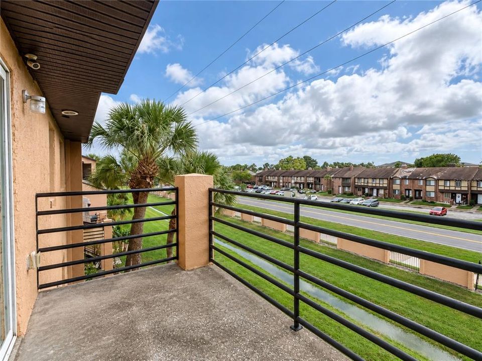 For Rent: $1,350 (2 beds, 2 baths, 934 Square Feet)