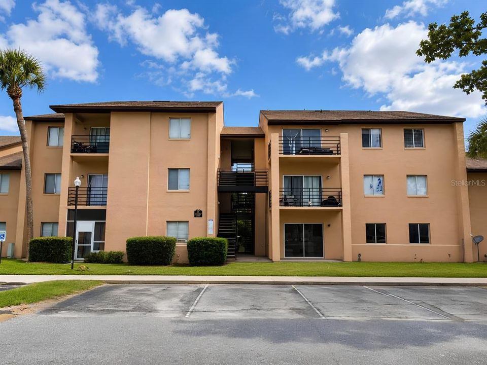 For Rent: $1,350 (2 beds, 2 baths, 934 Square Feet)