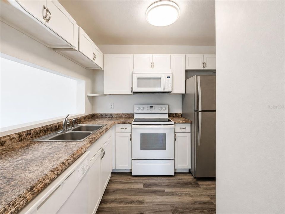For Rent: $1,350 (2 beds, 2 baths, 934 Square Feet)
