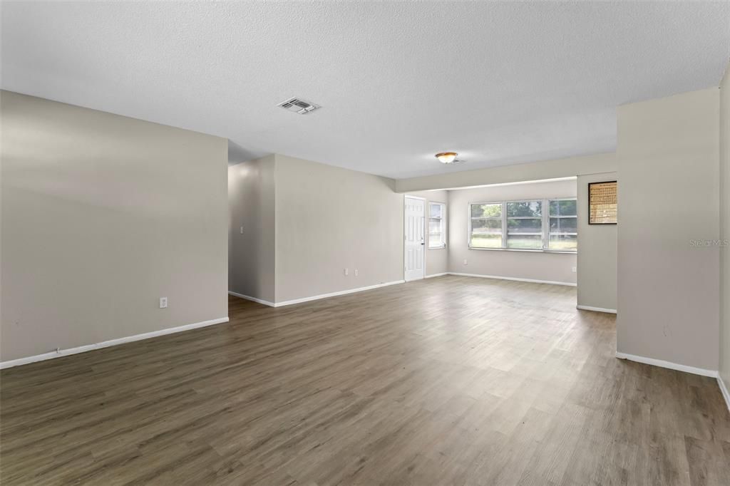 For Rent: $1,750 (3 beds, 2 baths, 1122 Square Feet)