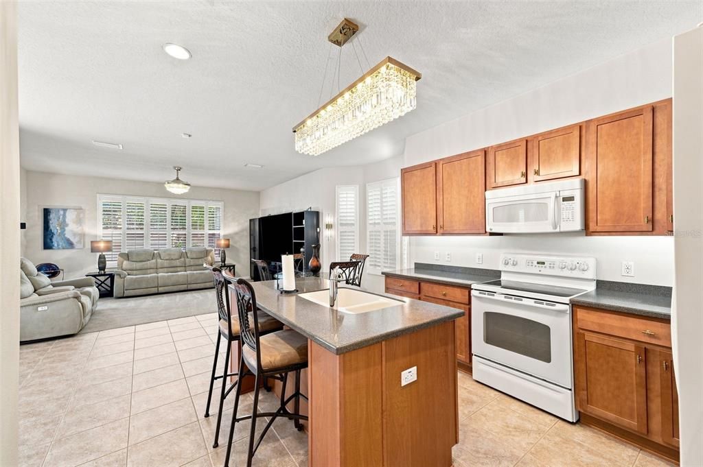 En Venta: $399,000 (4 camas, 3 baños, 2533 Pies cuadrados)