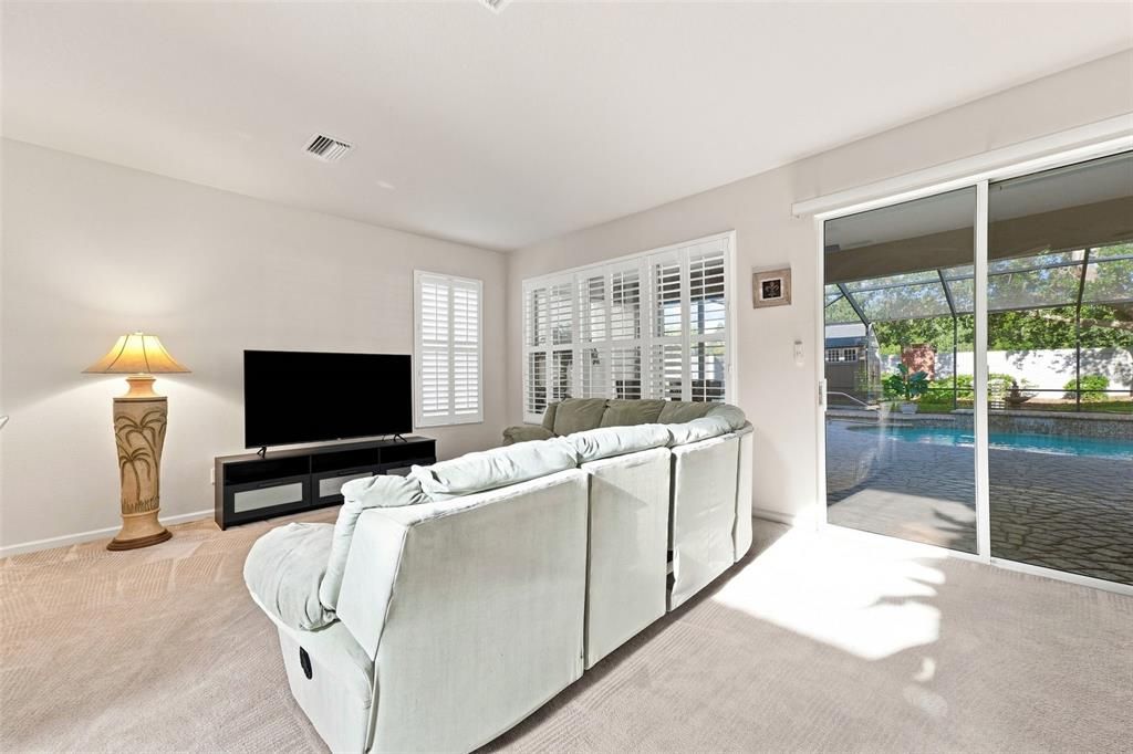 En Venta: $399,000 (4 camas, 3 baños, 2533 Pies cuadrados)