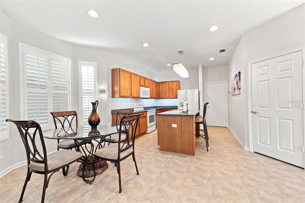 En Venta: $399,000 (4 camas, 3 baños, 2533 Pies cuadrados)