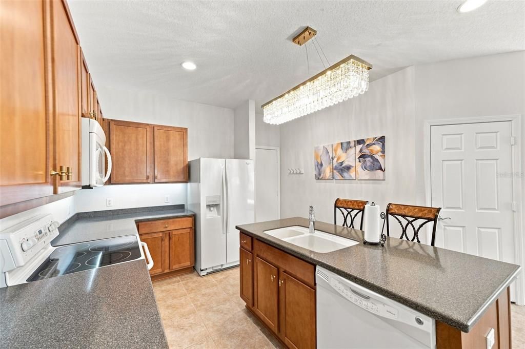 En Venta: $399,000 (4 camas, 3 baños, 2533 Pies cuadrados)