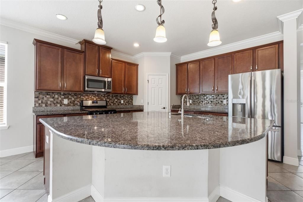 For Sale: $479,900 (4 beds, 3 baths, 2218 Square Feet)