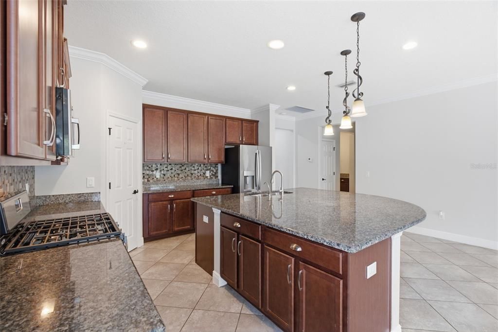 For Sale: $479,900 (4 beds, 3 baths, 2218 Square Feet)