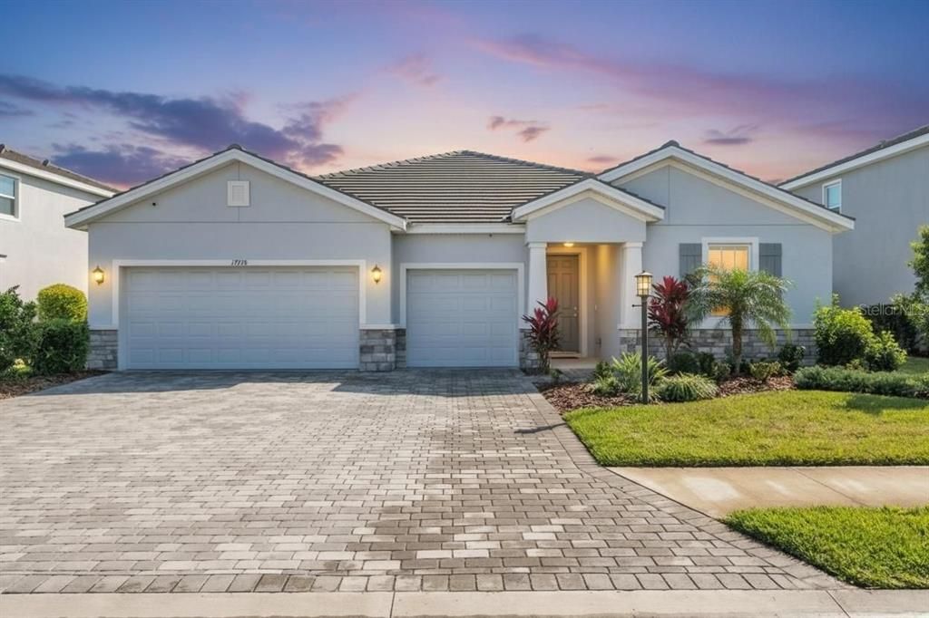 For Sale: $699,000 (4 beds, 3 baths, 2838 Square Feet)
