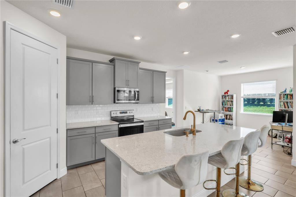 For Sale: $699,000 (4 beds, 3 baths, 2838 Square Feet)