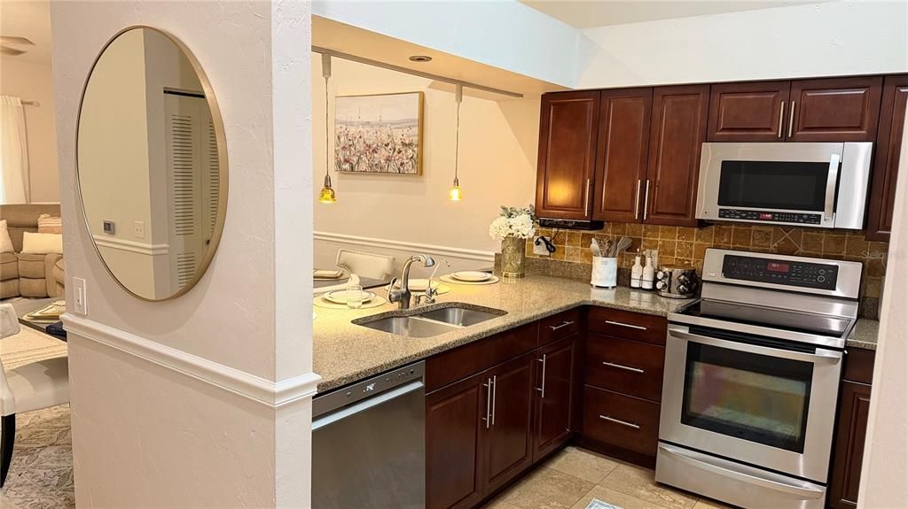 For Rent: $2,400 (2 beds, 2 baths, 1134 Square Feet)