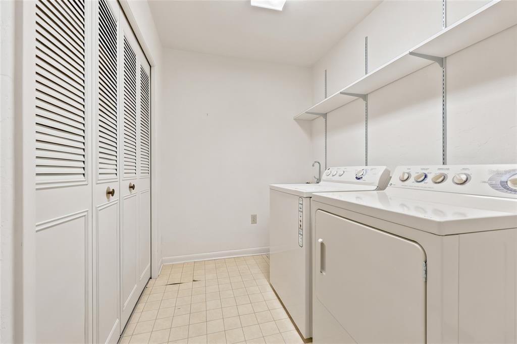 For Sale: $464,000 (4 beds, 3 baths, 2324 Square Feet)